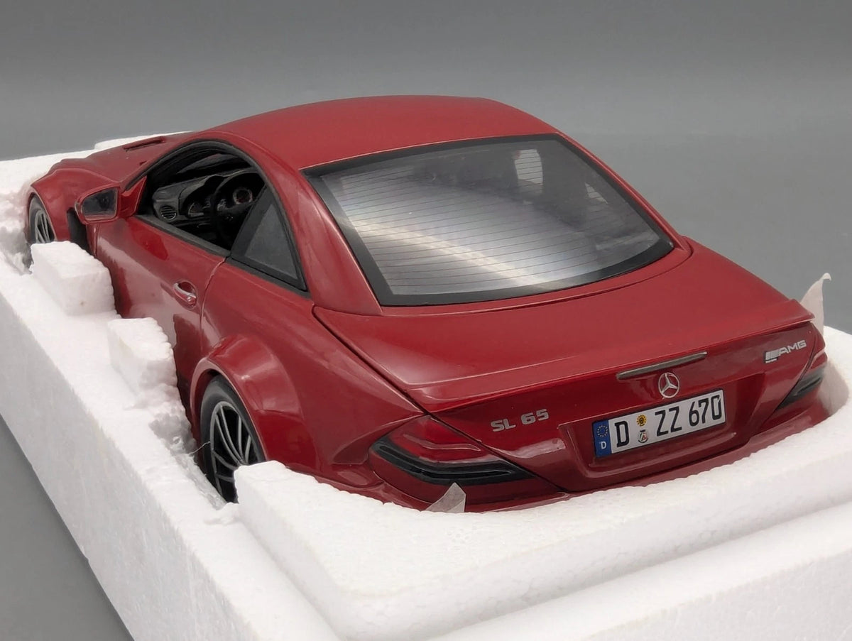 Modellautos 1:18 Minichamps Mercedes Benz SL65 AMG Black Series 2009 Rot OVP