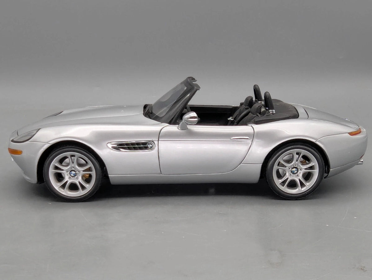 Modellautos 1:18 Kyosho BMW Z8 James Bond 007 Edition 1999 Silber mit OVP