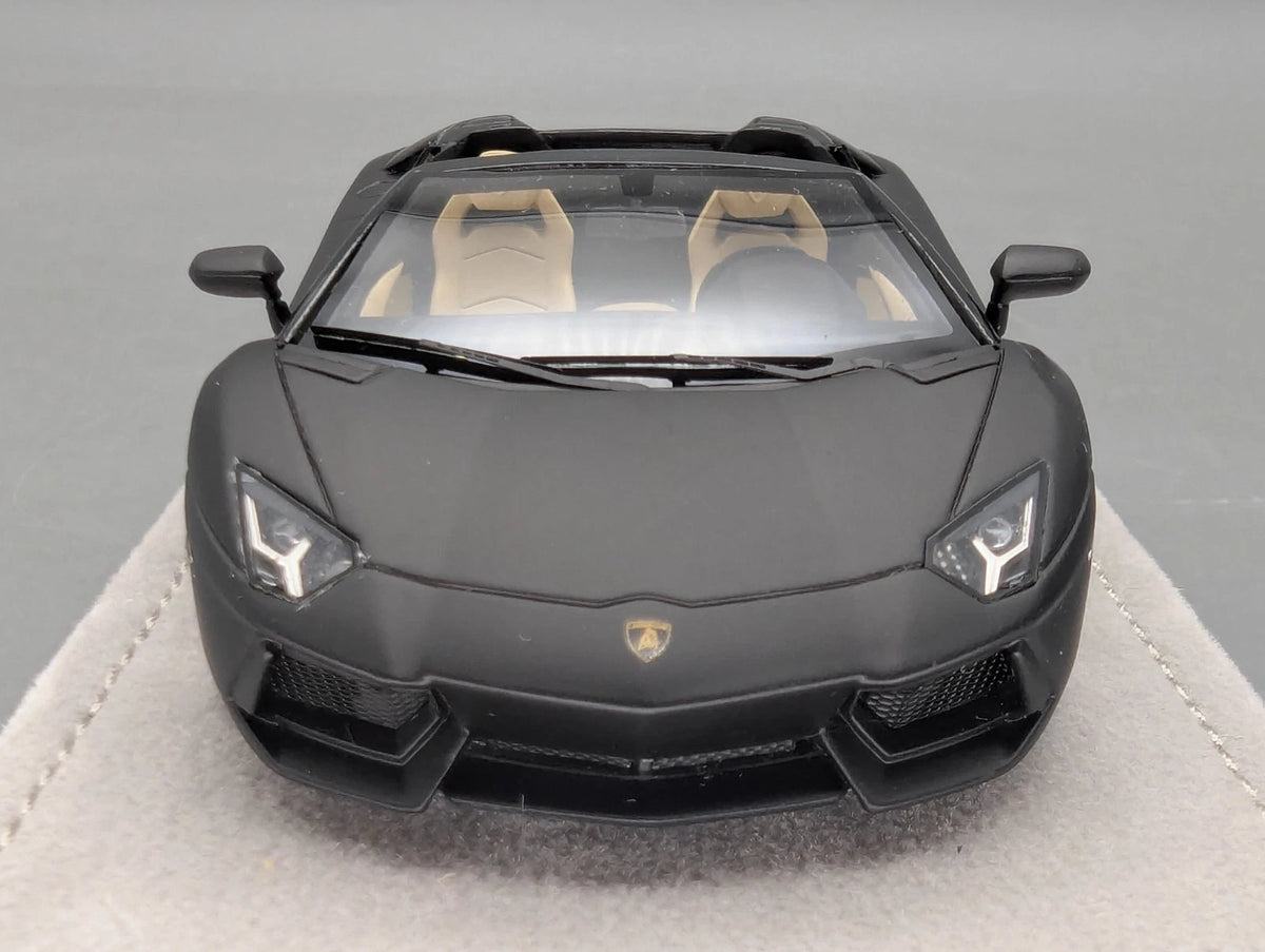 Modellautos 1:43 Looksmart Lamborghini Aventador Roadster LP 700-4  Black OVP