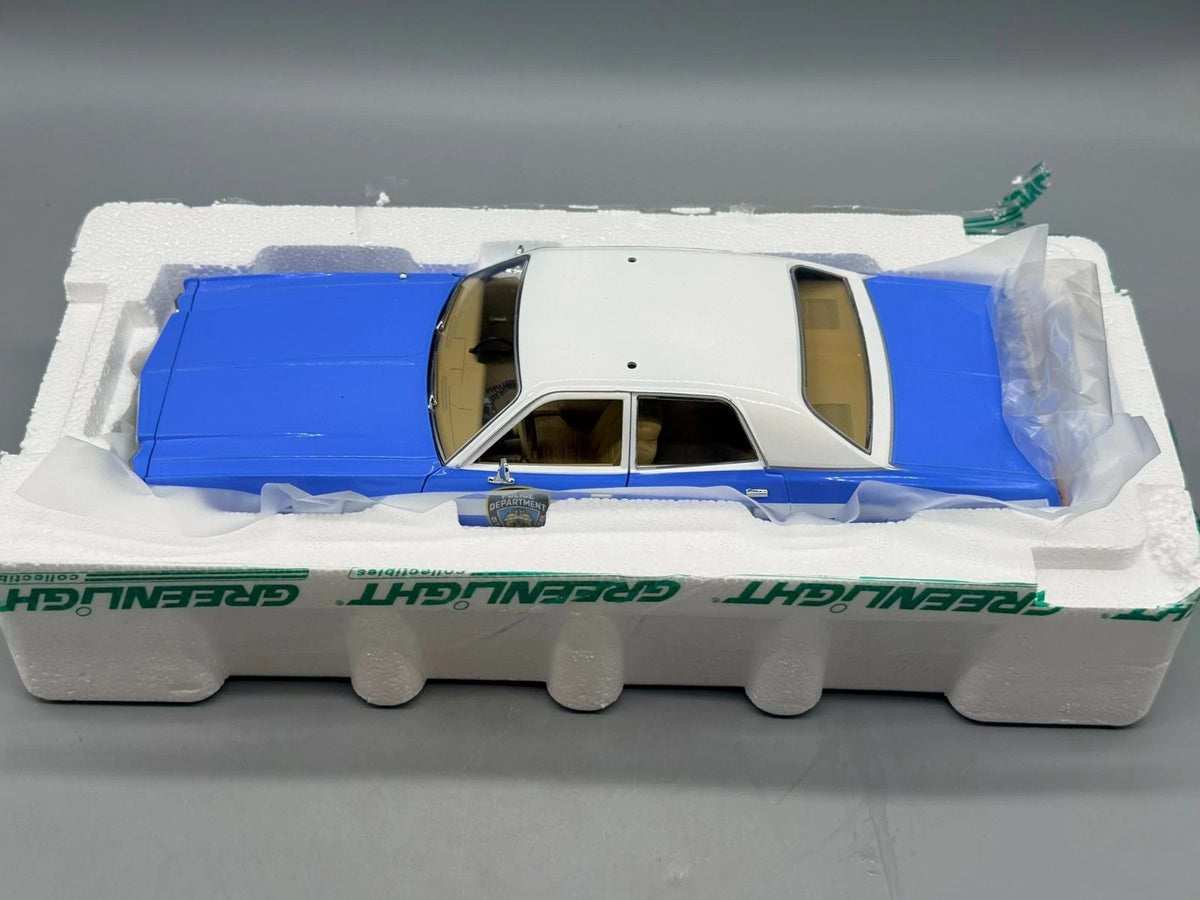 Modellautos 1:18 Greenlight Dodge Monaco NYPD 1978 OVP