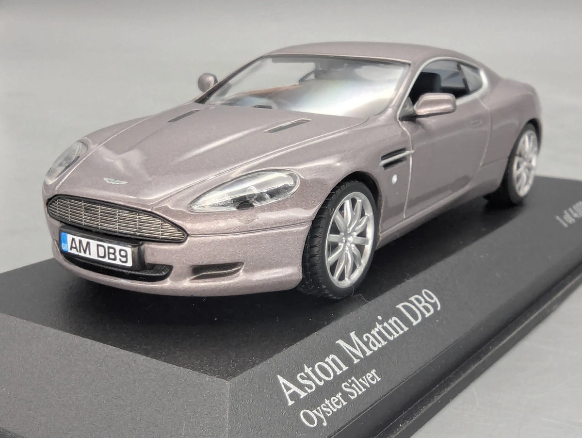 Modellautos 1:43 Minichamps Aston Martin DB9 2003 Oyster Silber mit OVP