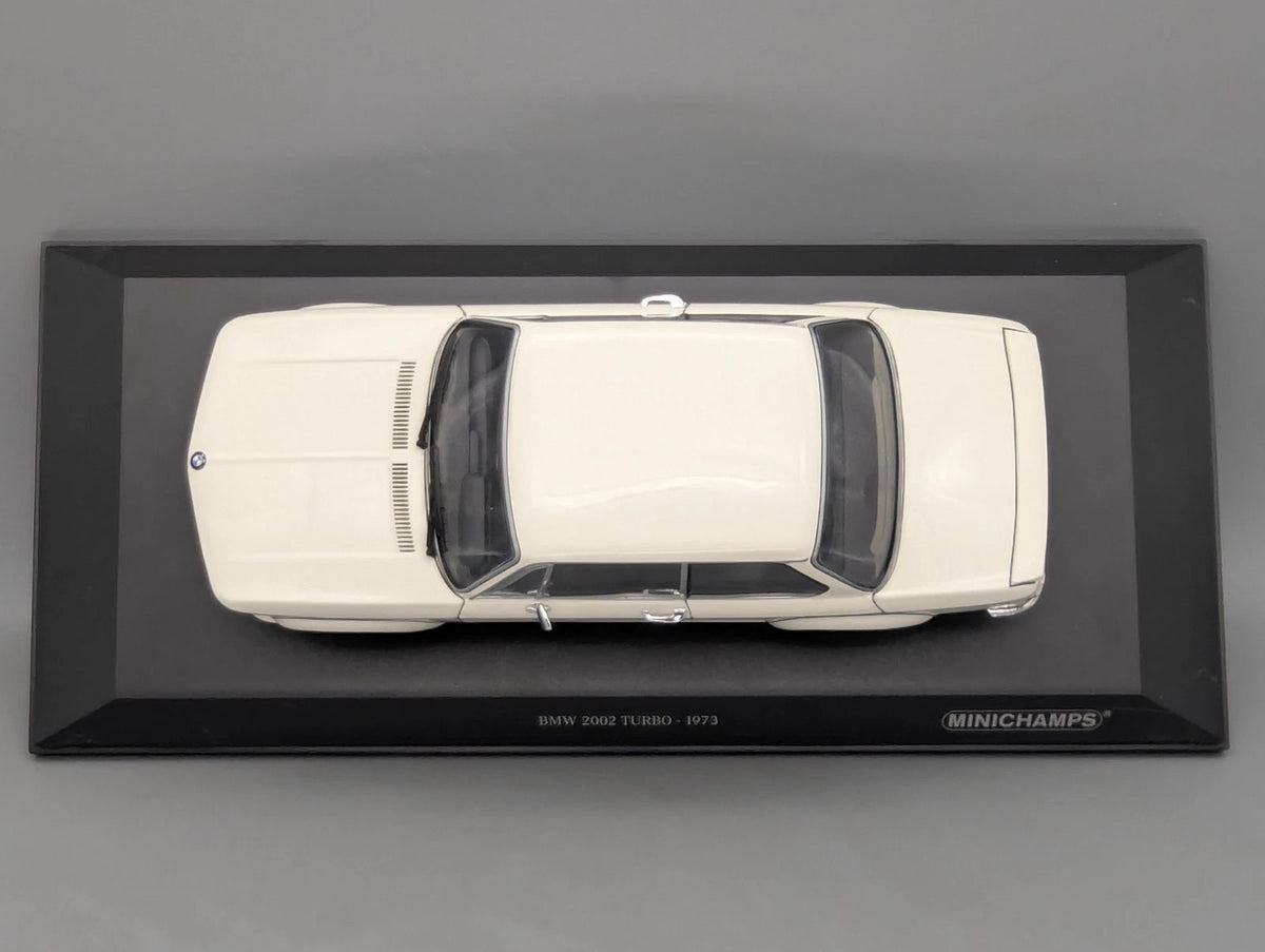 Modellautos 1:18 Minichamps BMW 2002 Turbo 1973 Weiß mit OVP