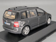 Modellautos 1:43 Minichamps Volkswagen VW Touran 1T 2003 Platingrau Dealer OVP