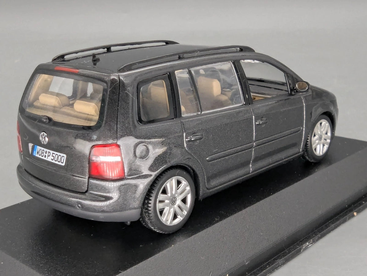 Modellautos 1:43 Minichamps Volkswagen VW Touran 1T 2003 Platingrau Dealer OVP