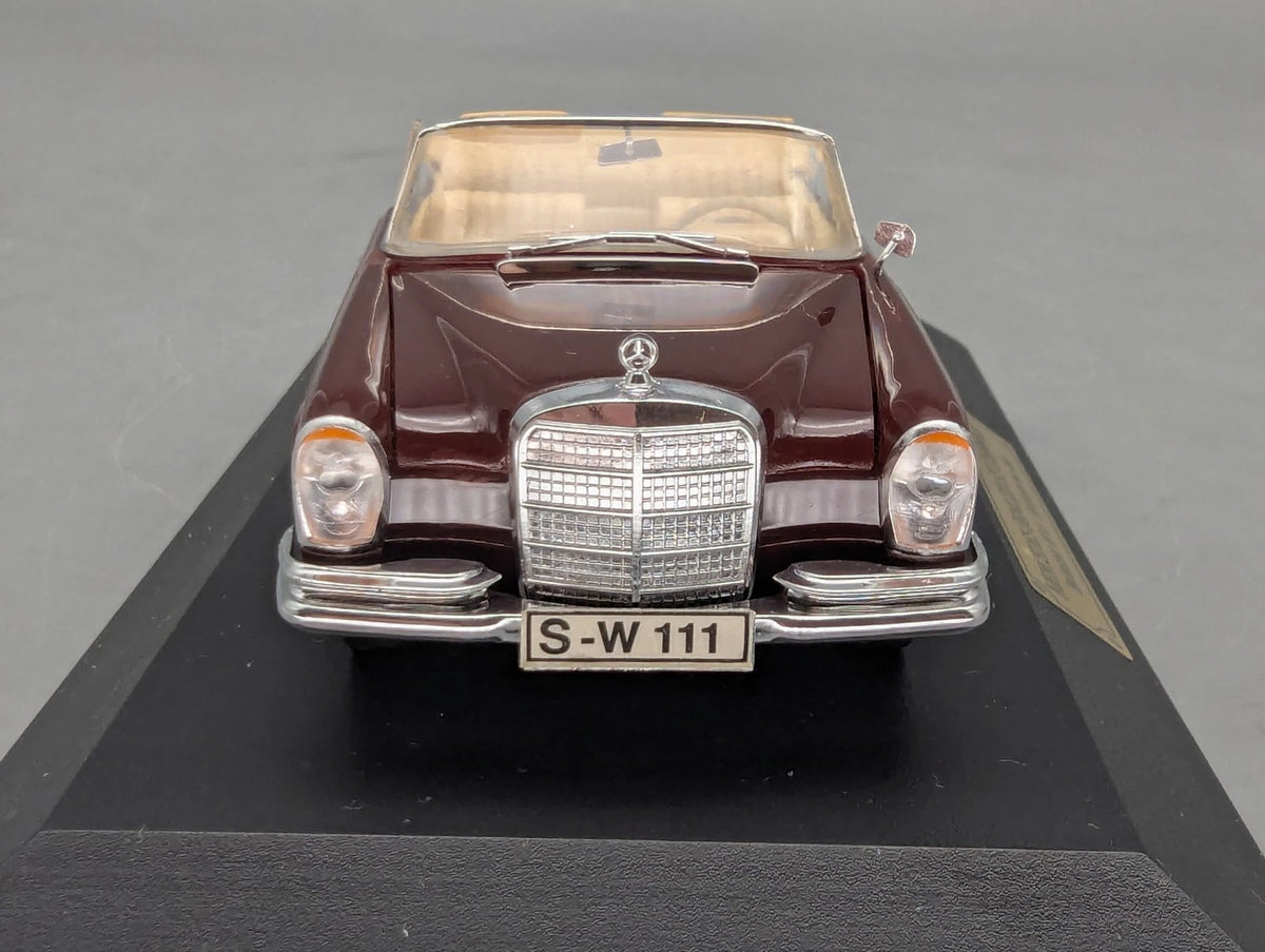 Modellautos 1:43 Faller Memory Cars Mercedes-Benz 220 SE Cabriolet Vitrine
