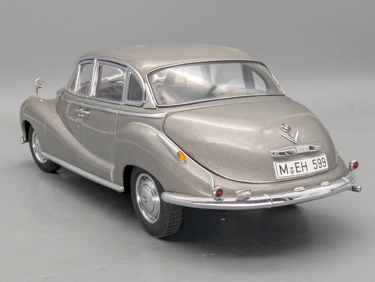 Modellautos 1:18 AUTOart Millenium 70591 BMW 502 2.6 Luxus Silver Beige mit OVP