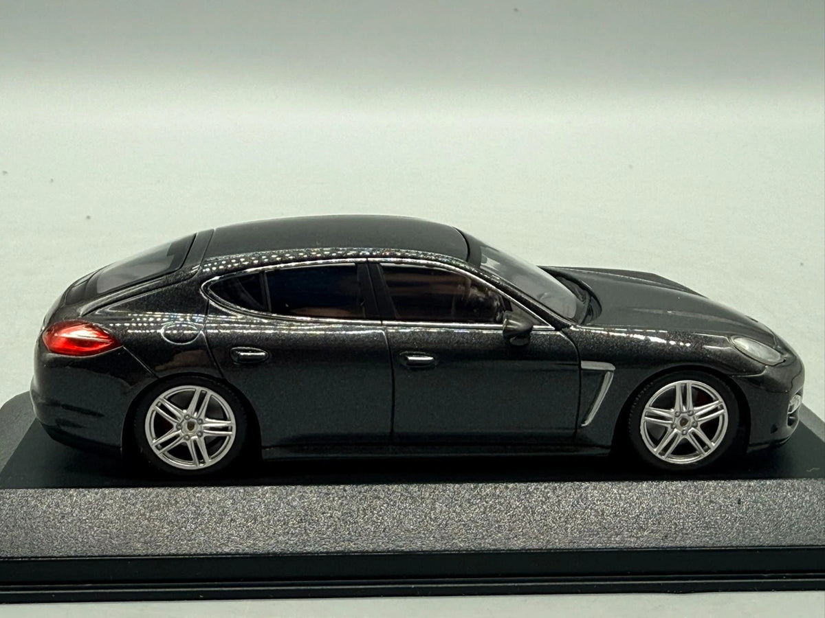 Modellautos 1:43 Minichamps Porsche Panamera mit OVP