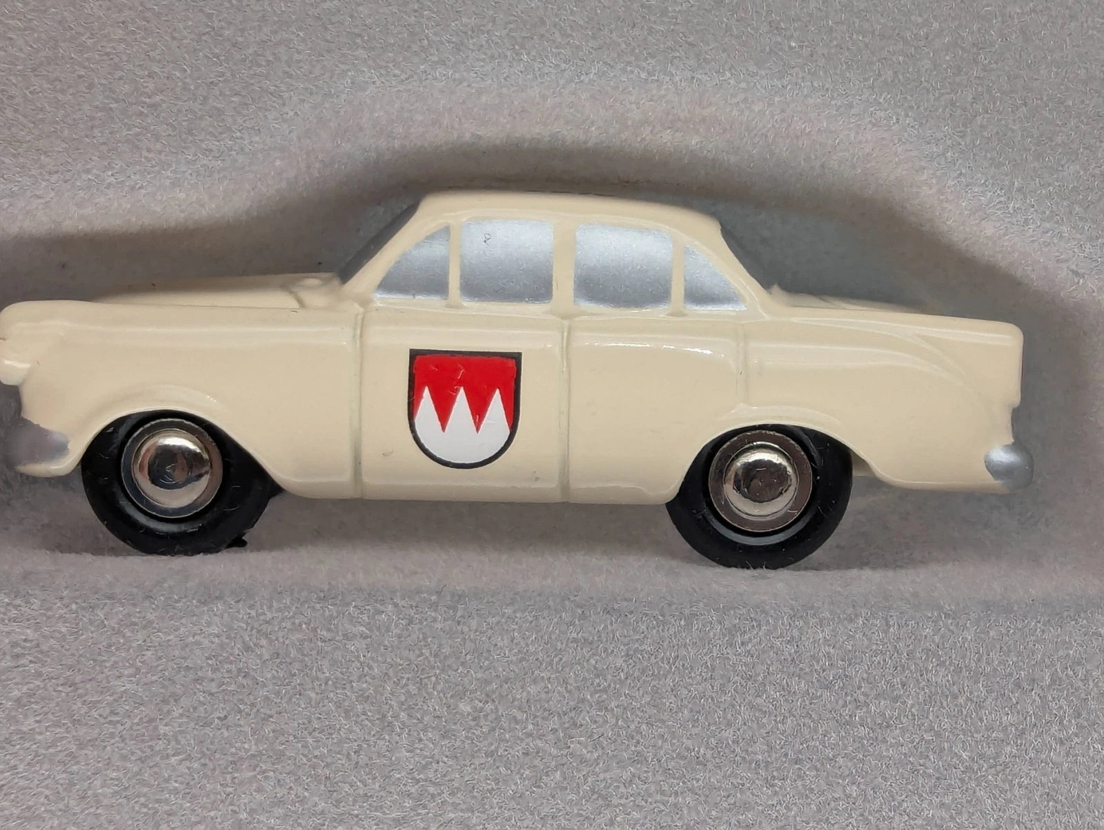 Modellautos 1:90 Schuco Opel Kapitän 5. Frankenlandausfahrt 2010 mit OVP