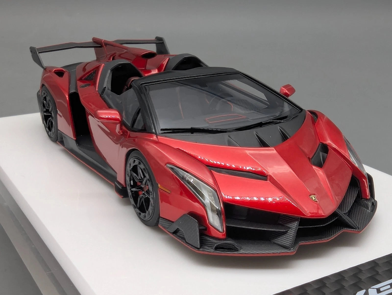 Eidolon Make Up 1:43 Lamborghini Veneno Roadster 2015 Rosso Veneno mit OVP