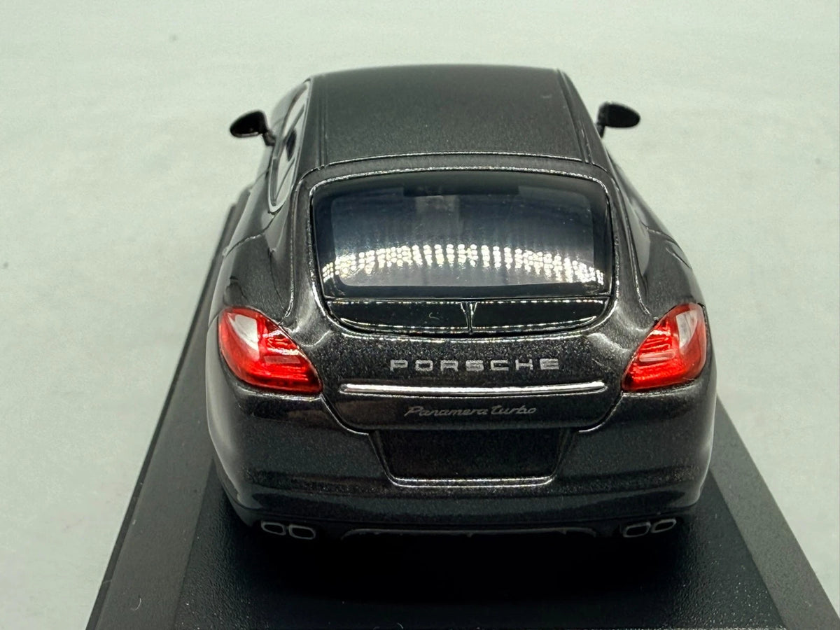 Modellautos 1:43 Minichamps Porsche Panamera mit OVP