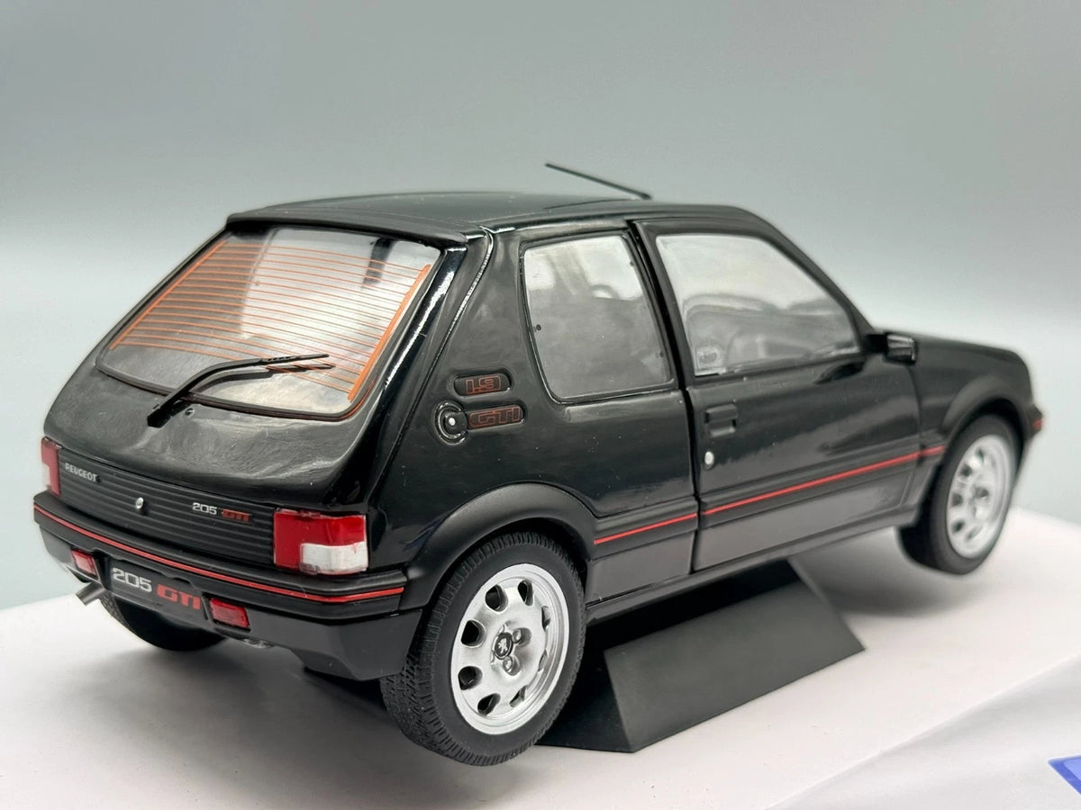 Modellautos 1:18 Solido Peugeot 205 GTI mit OVP