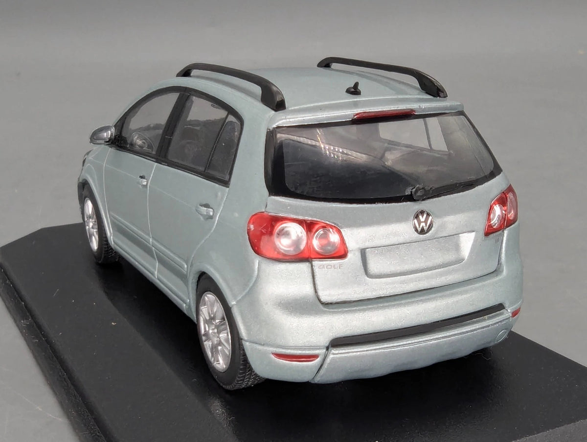 Modellautos 1:43 Minichamps Volkswagen VW Golf Plus Comfortline mit Dealer OVP