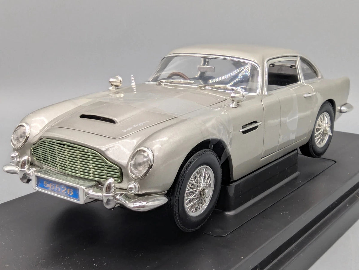 Modellautos 1:18 Ertl Joyride Aston Martin DB5 James Bond Casino Royale mit OVP