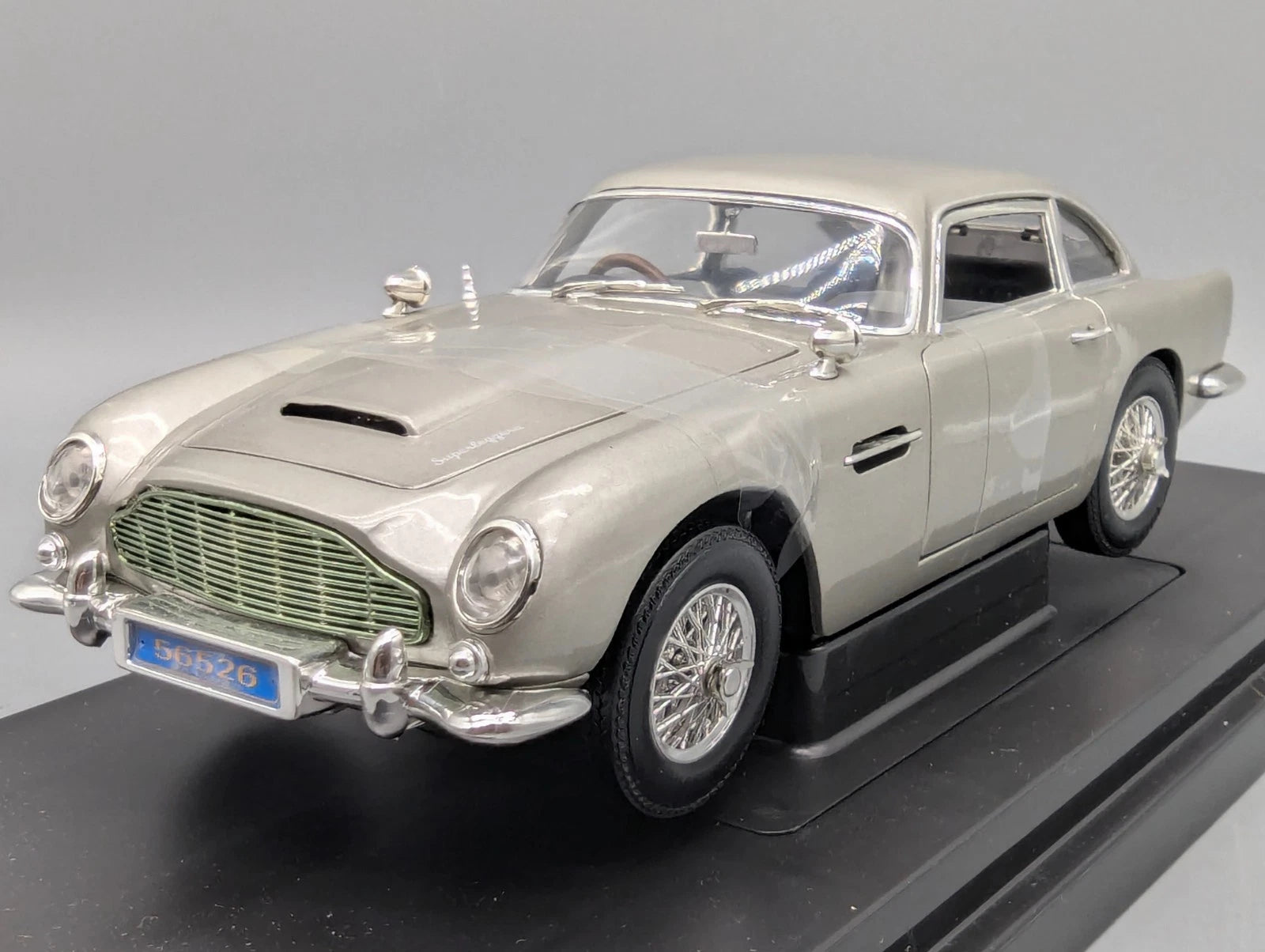 Modellautos 1:18 Ertl Joyride Aston Martin DB5 James Bond Casino Royale mit OVP