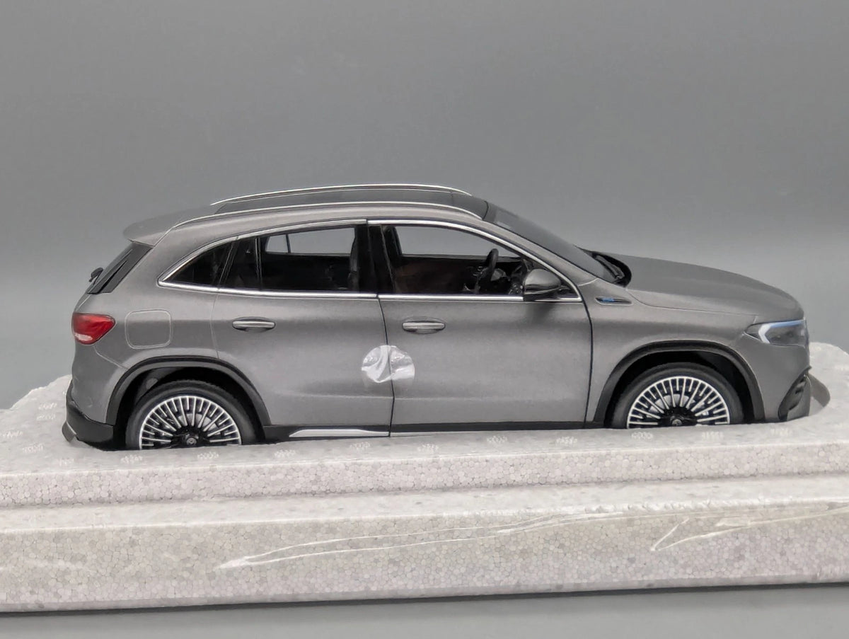 Modellautos 1:18 NZG Mercedes Benz EQA Designo Mountain Grau Magno Dealer OVP