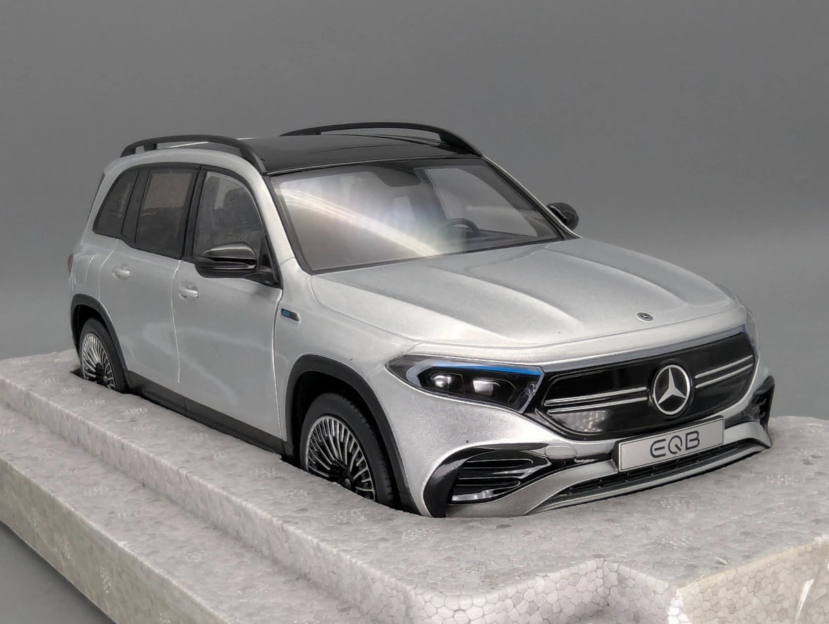 Modellautos 1:18 NZG Mercedes Benz EQB Iridiumsilber mit Dealer OVP