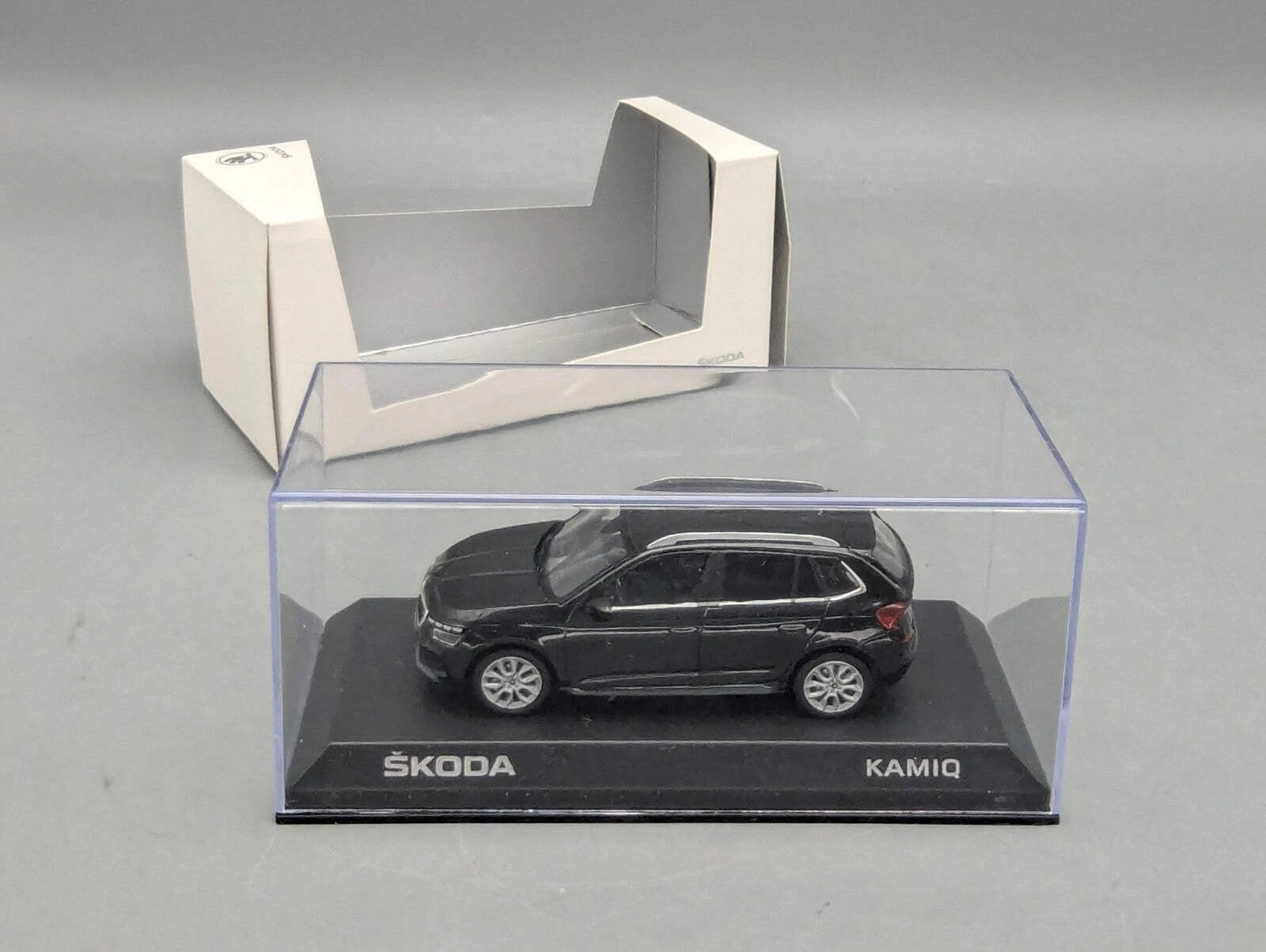 Modellautos 1:43 iScale Skoda Kamiq Schwarz mit Vitrine und OVP