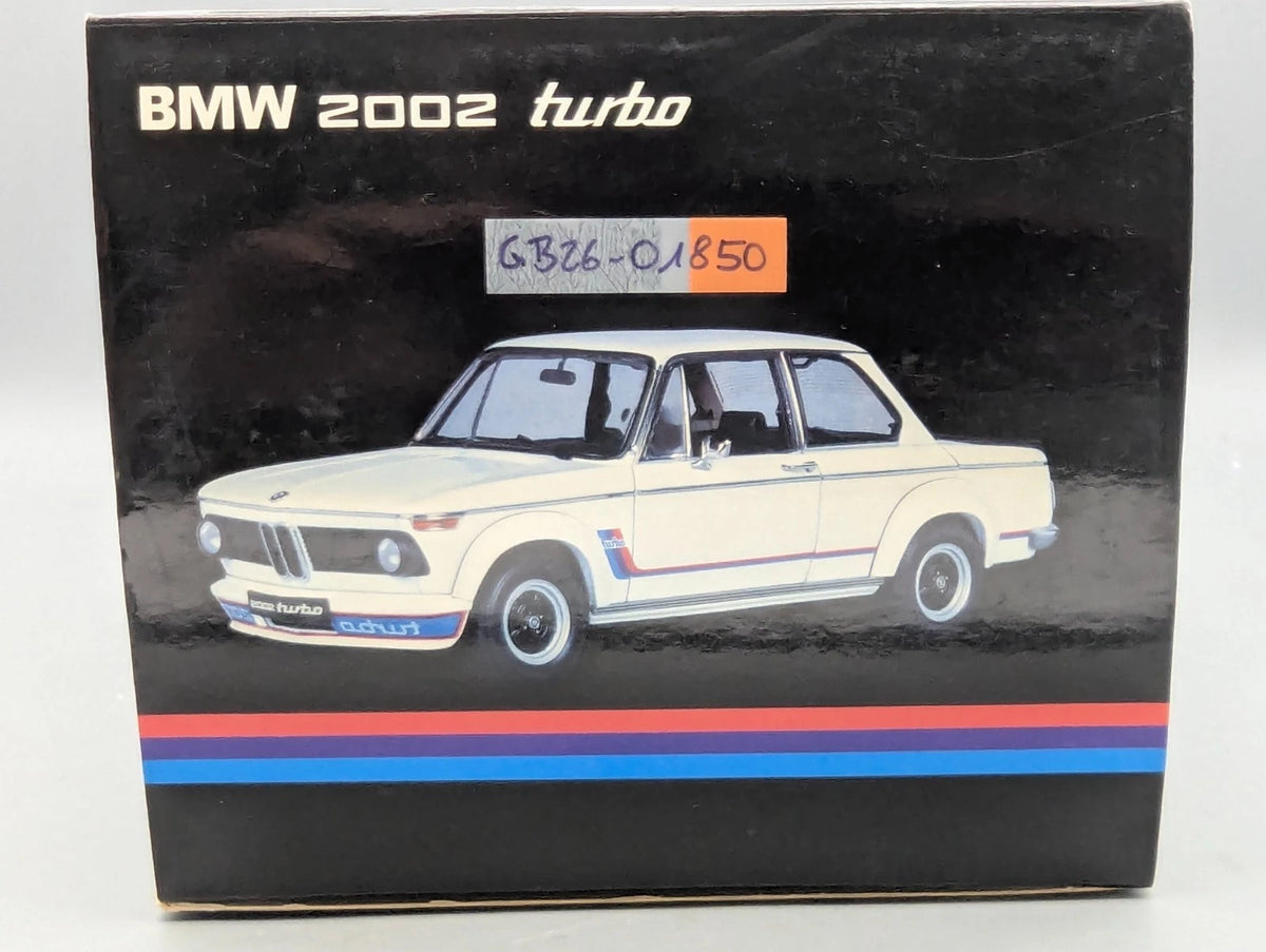 Modellautos 1:18 AUTOart Millenium 70501 BMW 2002 Turbo White mit OVP