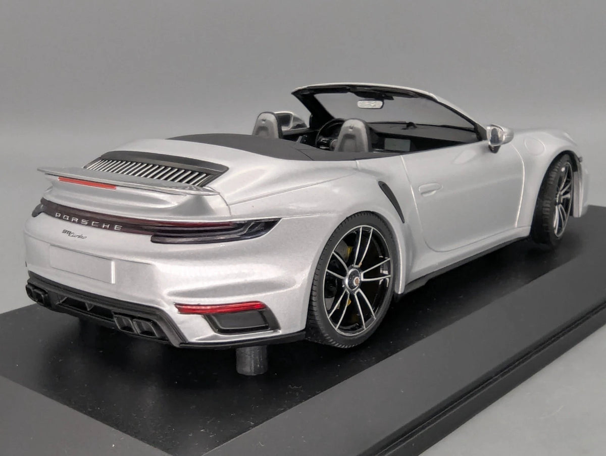 Modellautos 1:18 Minichamps Porsche 911 turbo S Cabriolet 2020 Silber mit OVP
