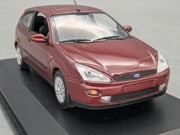 Modellautos 1:43 Minichamps Ford Focus Rot Metallic mit Dealer OVP