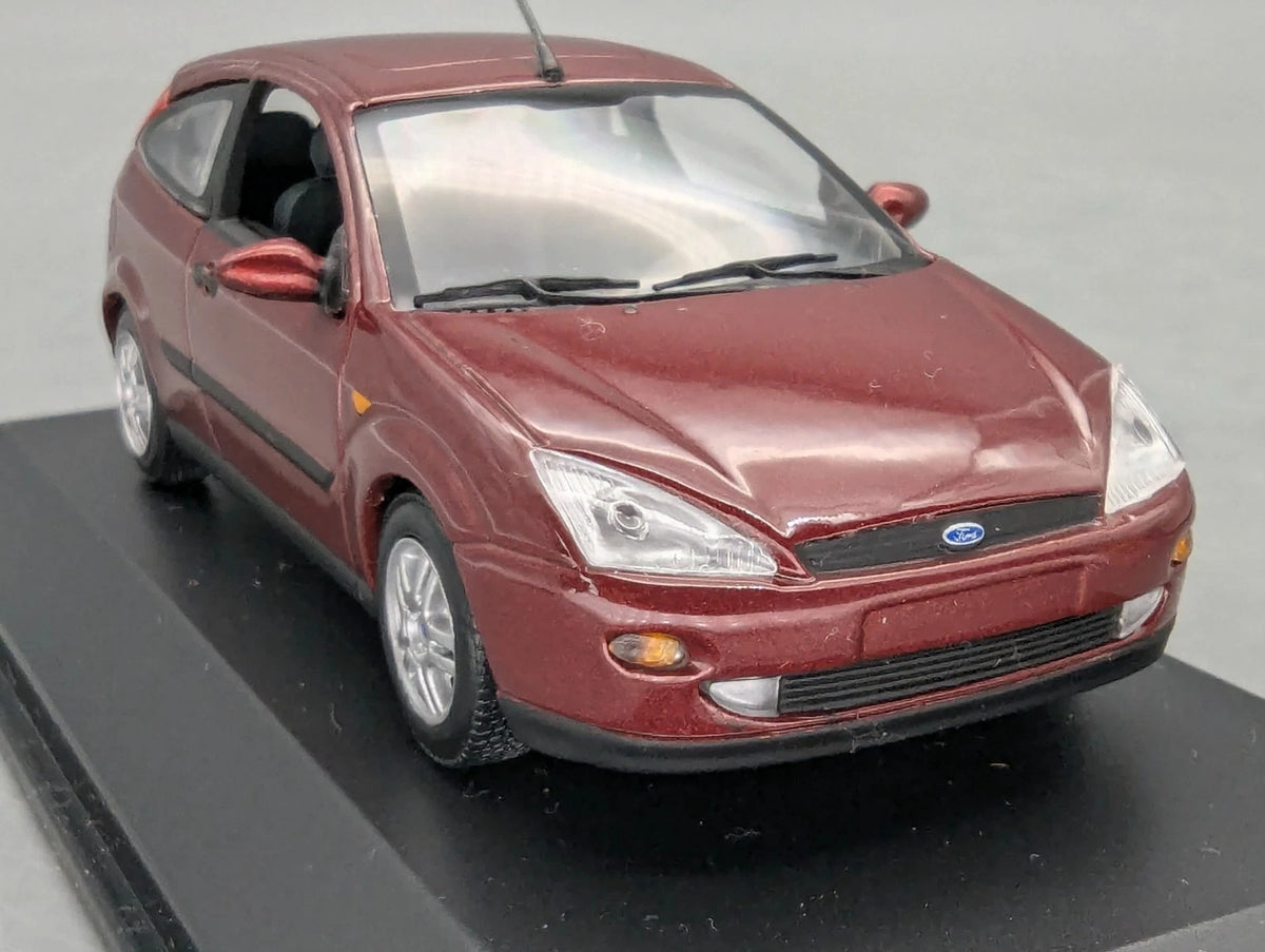 Modellautos 1:43 Minichamps Ford Focus Rot Metallic mit Dealer OVP