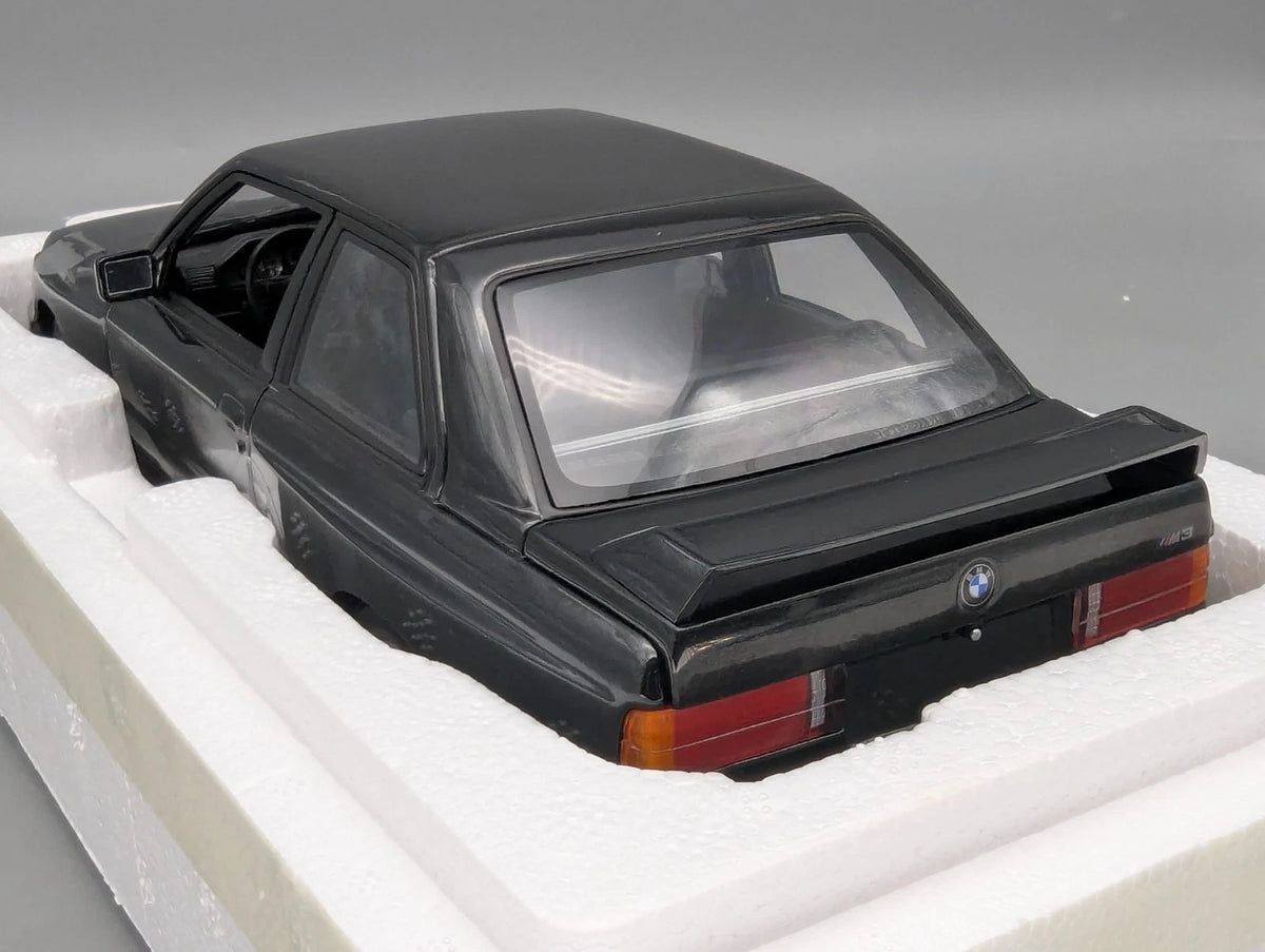 Modellautos 1:18 Minichamps BMW M3 Street Version 1987 mit OVP