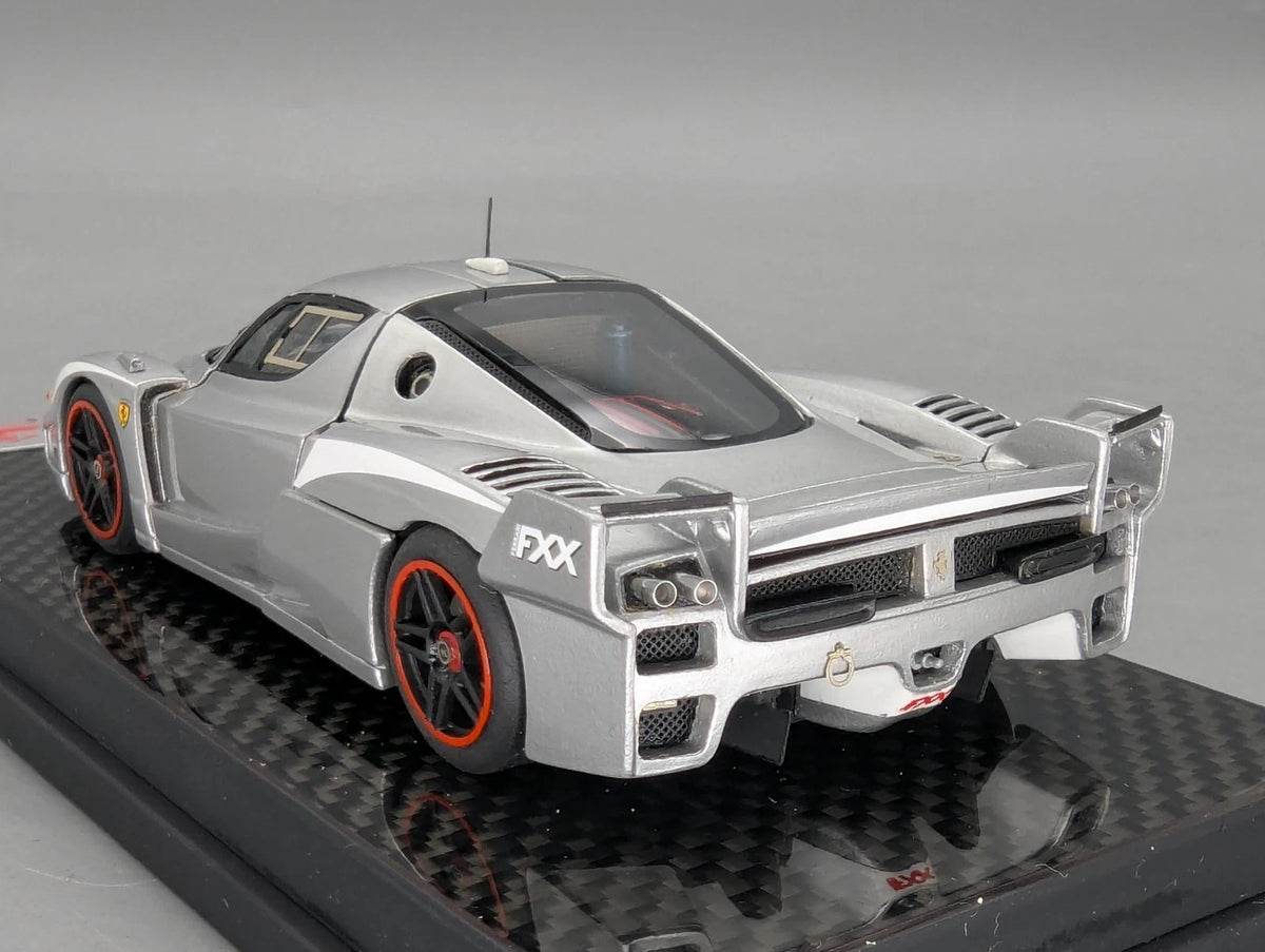 Modellautos 1:43 MR Ferrari FXX mit Open Door Funktion 55/100 Silber mit OVP
