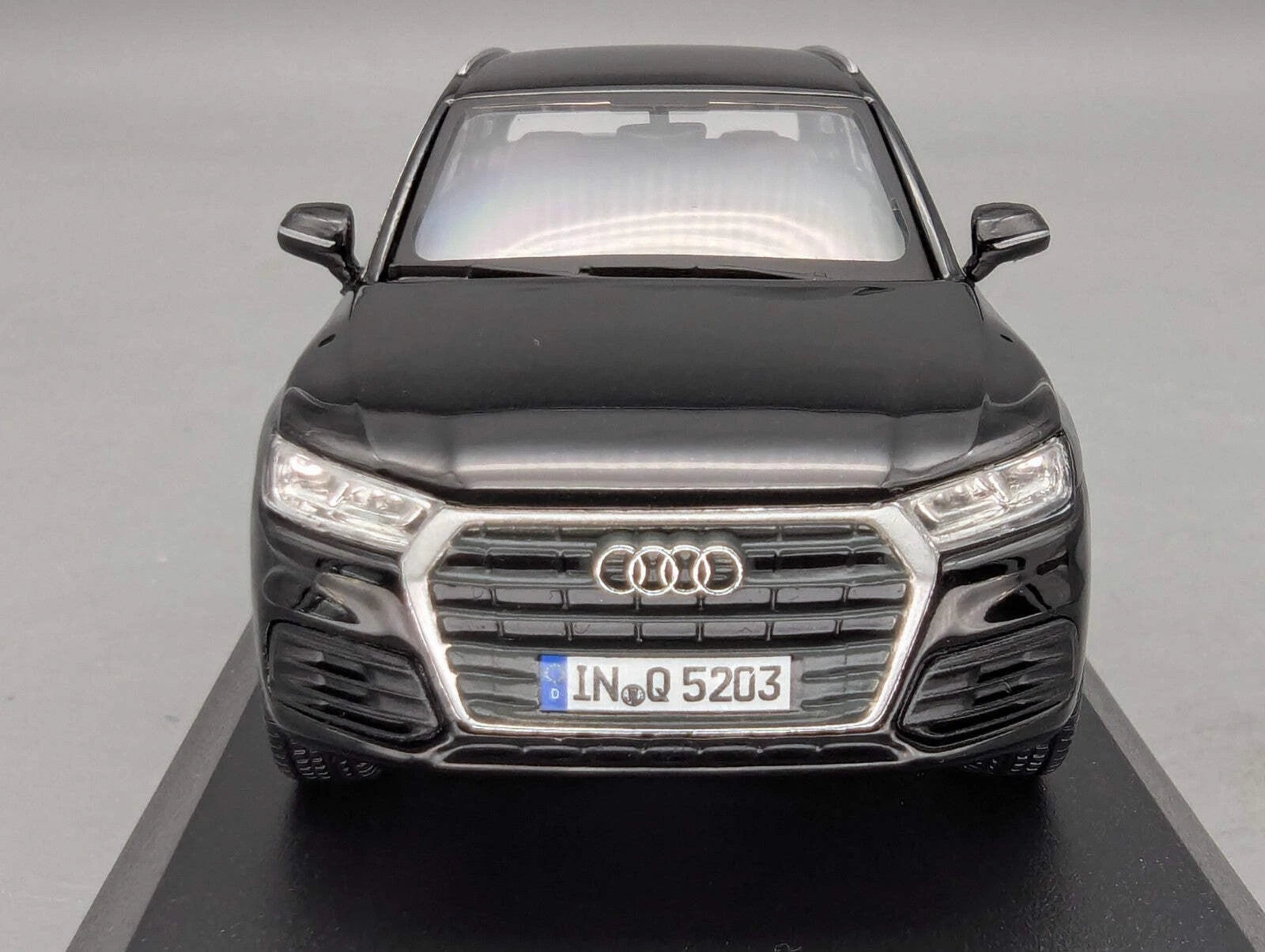 Modellautos 1:43 iScale Audi Q5 Mythosschwarz Schwarz Myth Black mit Dealer OVP