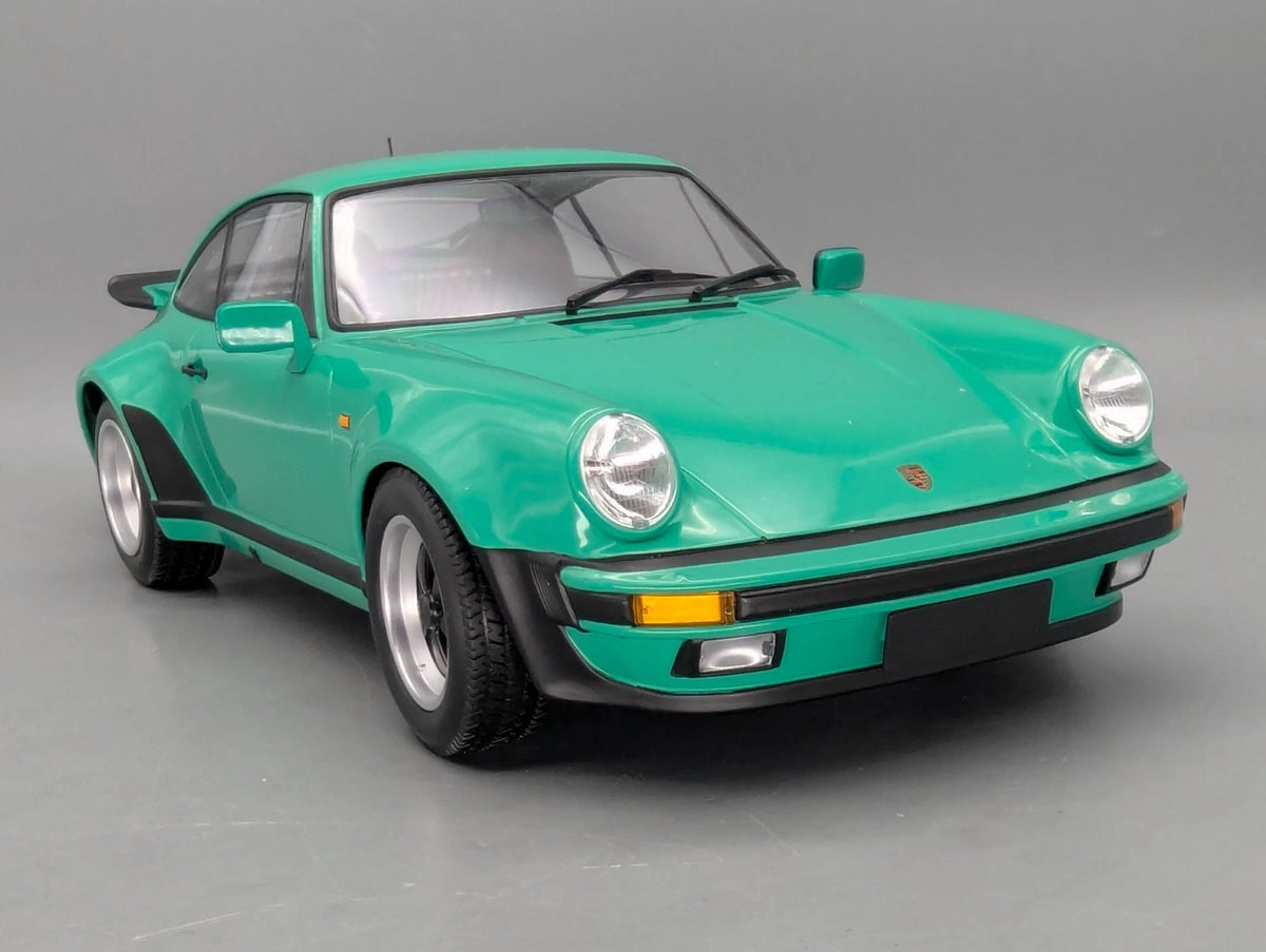 Modellautos 1:12 Minichamps Porsche 911 Turbo 1977 Grün mit OVP