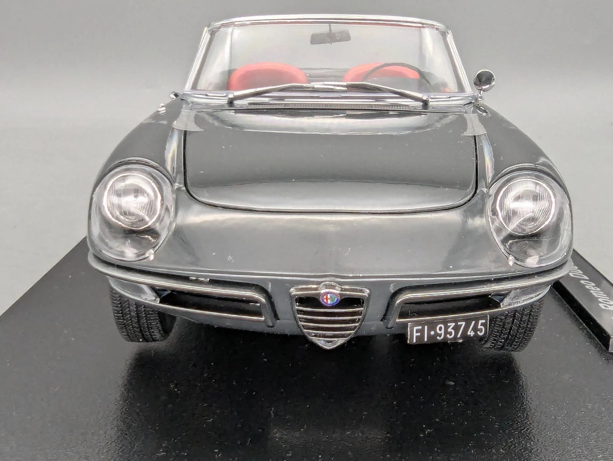 Modellautos 1:18 Touring Modelcars Alfa Romeo Duetto Spider 1966 Grau mit OVP